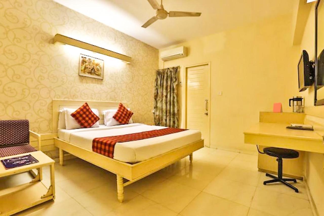 Hotel Tulsi Vadodara Esterno foto