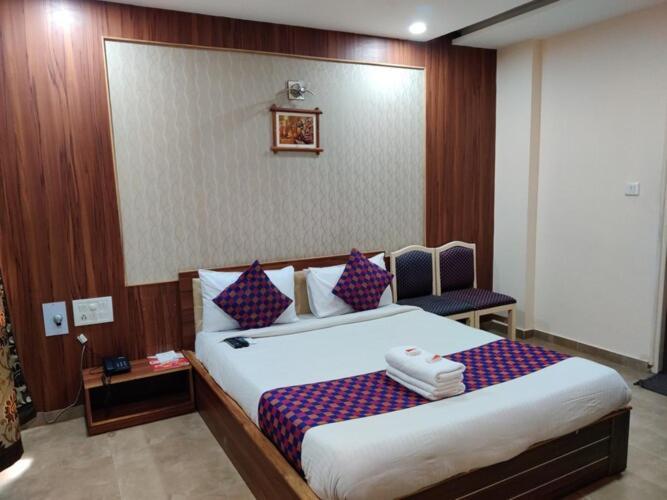 Hotel Tulsi Vadodara Esterno foto