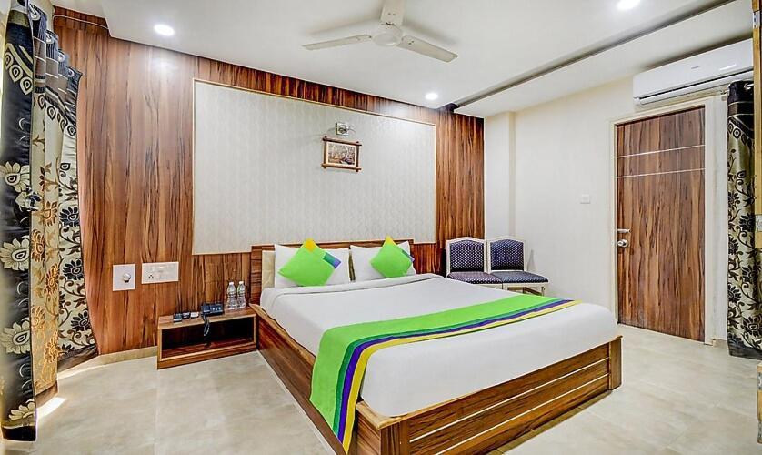 Hotel Tulsi Vadodara Esterno foto