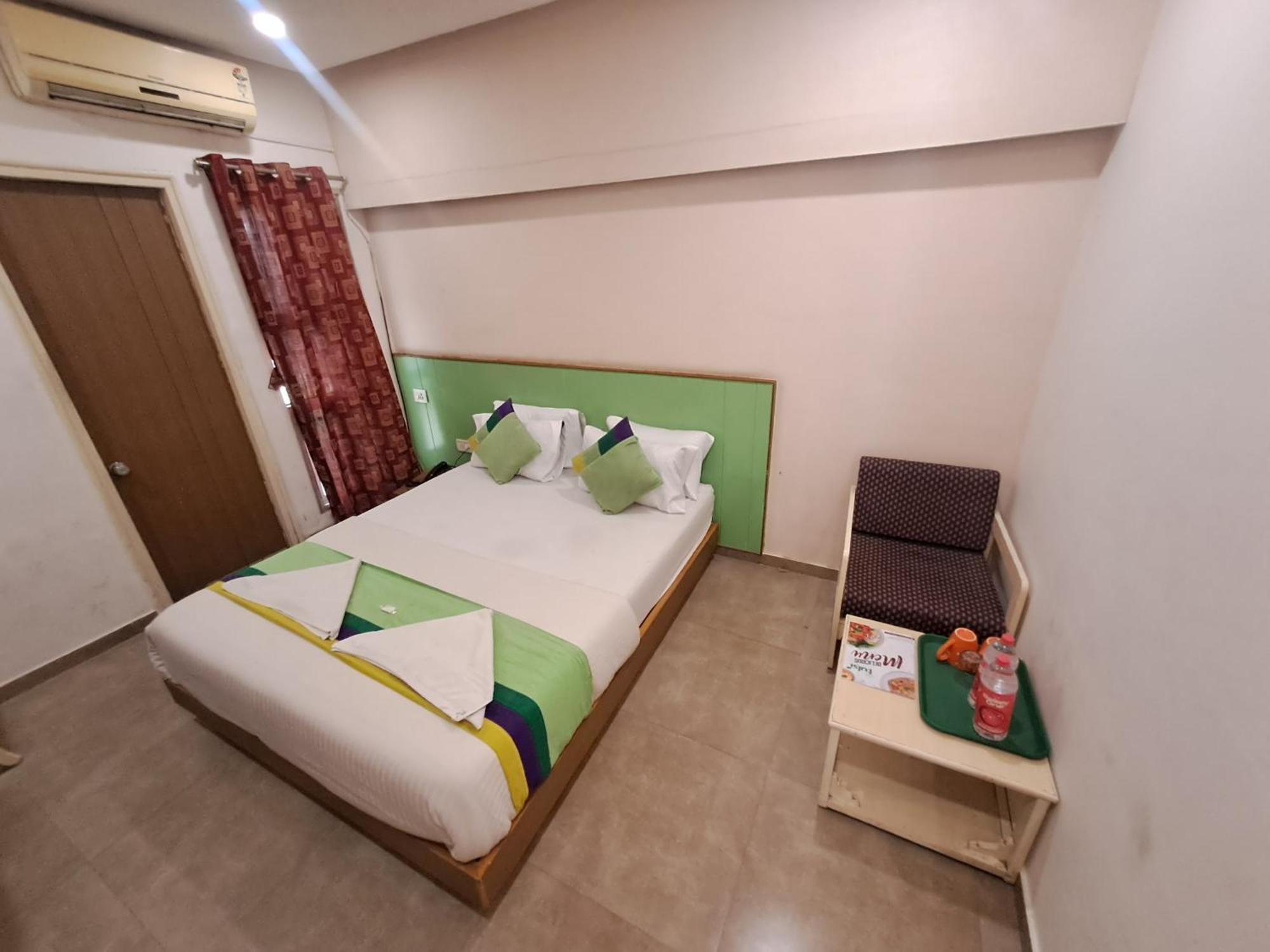Hotel Tulsi Vadodara Esterno foto