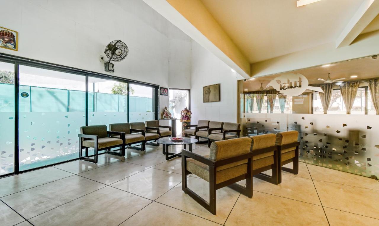 Hotel Tulsi Vadodara Esterno foto